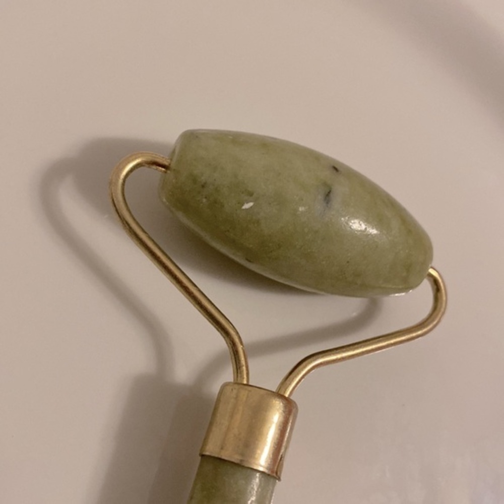 Jade Roller New - Picture 3 of 3